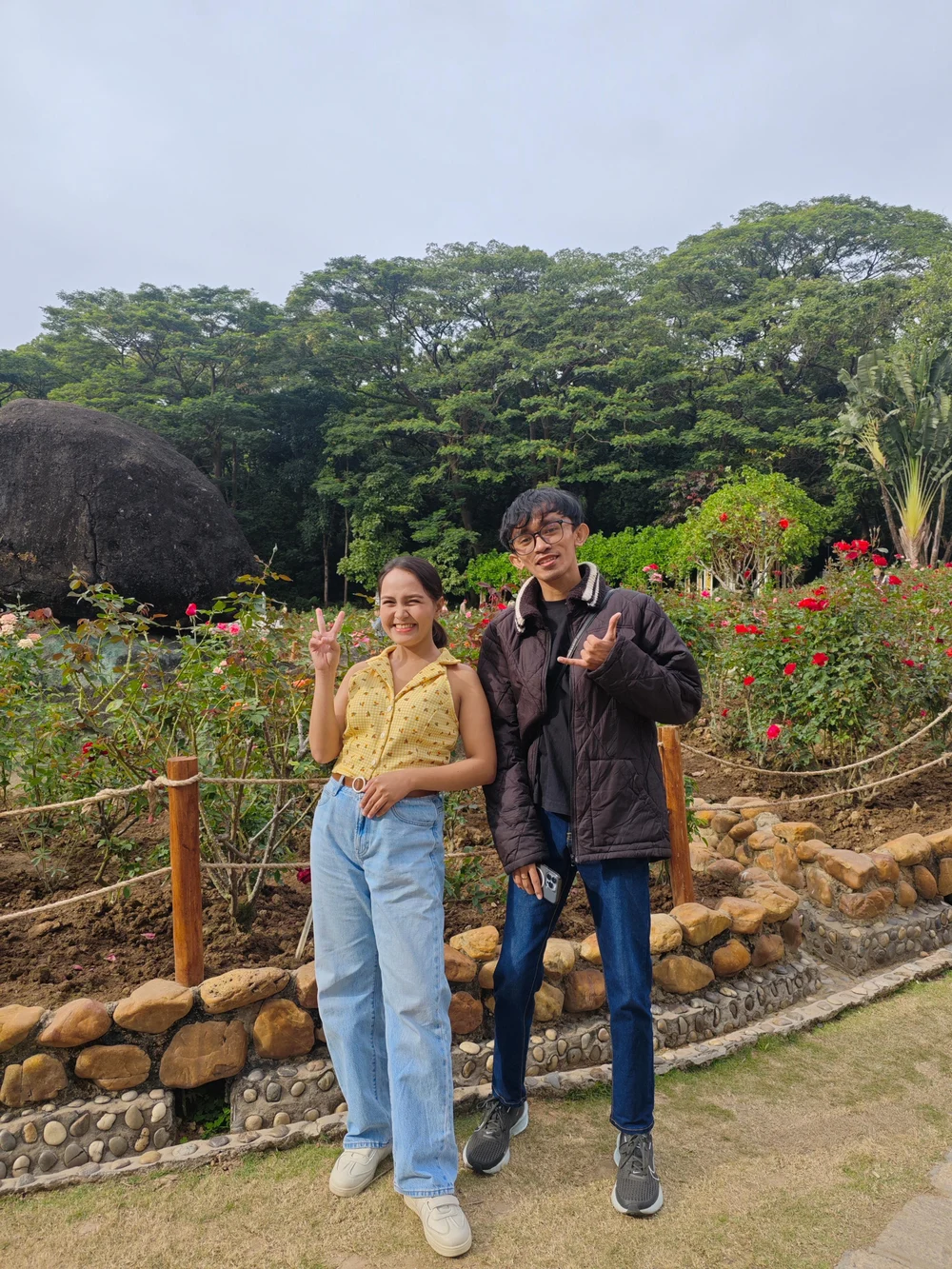 Единение с природой, исцеление души: пациенты международного онкологического центра отправились на теплую экскурсию в сад «Юньтай»