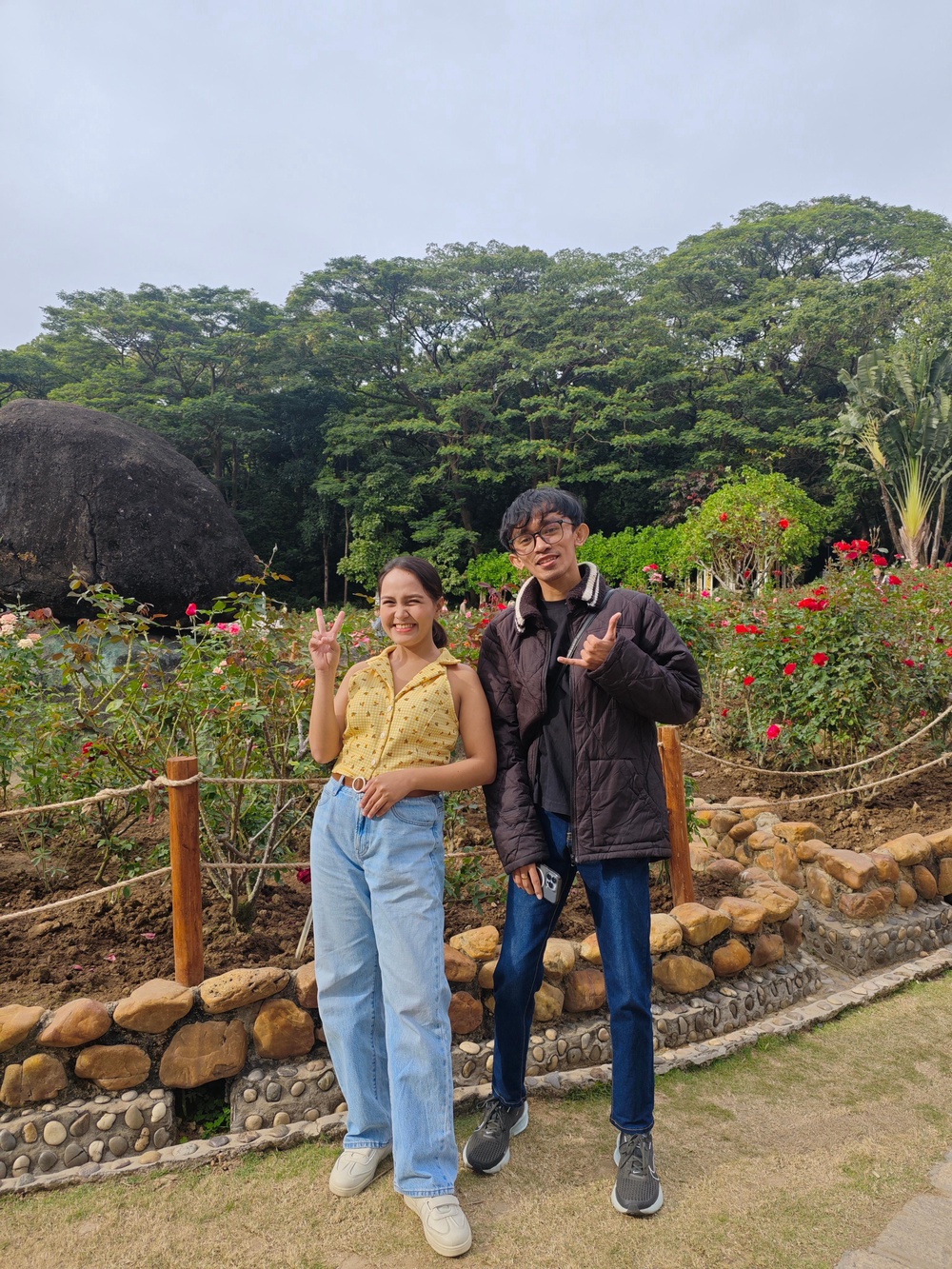 Единение с природой, исцеление души: пациенты международного онкологического центра отправились на теплую экскурсию в сад «Юньтай»