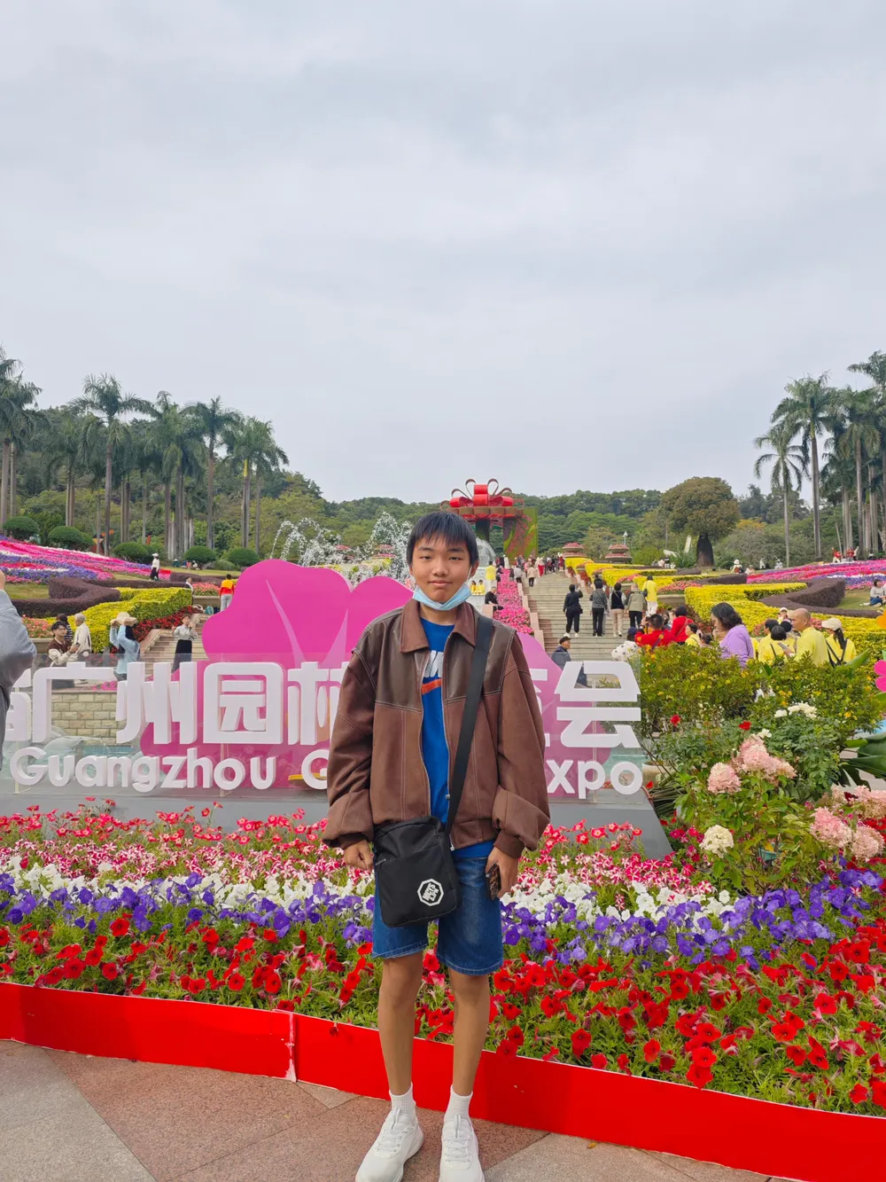 Единение с природой, исцеление души: пациенты международного онкологического центра отправились на теплую экскурсию в сад «Юньтай»